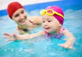 Dạy con học bơi tại nhà từ những bước cơ bản